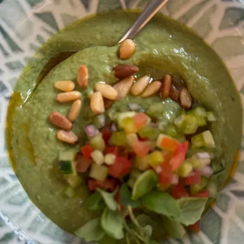 Хумус из чечевицы с базиликом