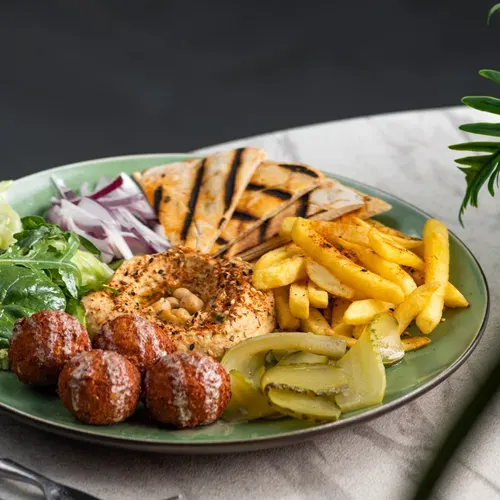 Фалафель с Хумусом, питой и домашними мариновками